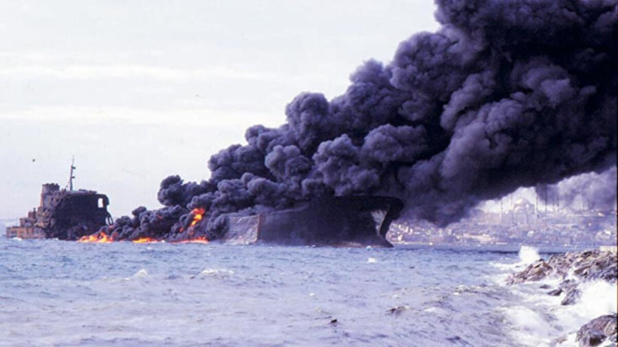 1979'da Boğaz'da 27 gün boyunca söndürülemeyen Independenta tanker gemisi faciası 