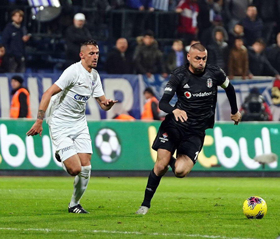 Burak bu sezon 5 gol 2 asist üretti.