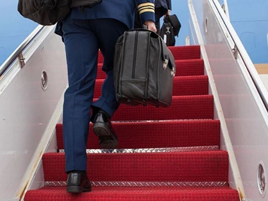 Putin’in yanından ayırmadığı nükleer çanta uçağa taşınırken