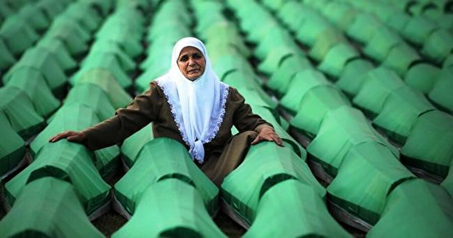  Srebrenitsa katliamı