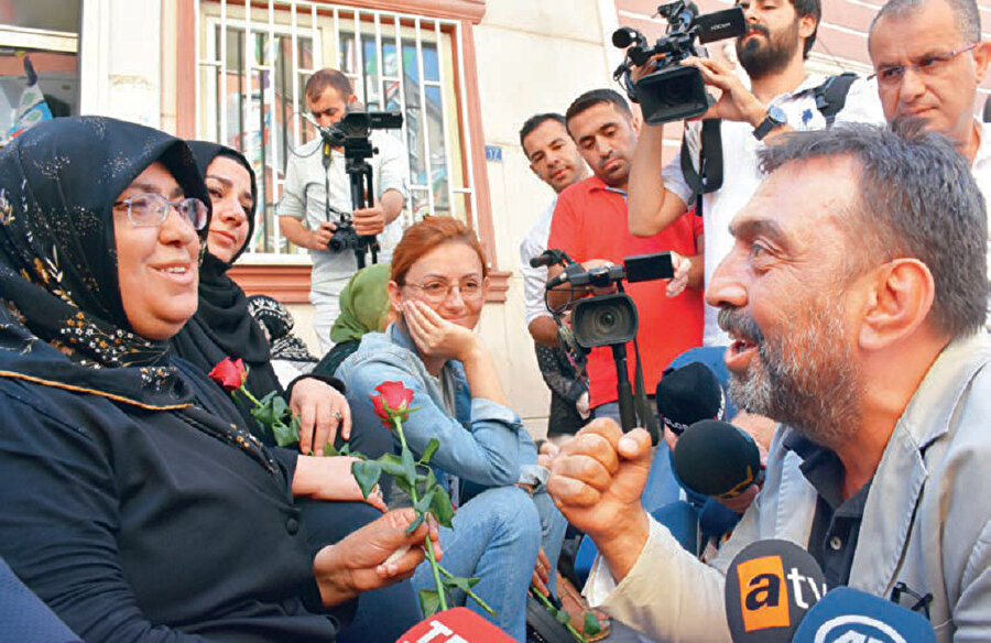 Yenilmez, “Bir avuç kadın, erkeklerin yapamadığını yaptı, bunu da heder etmeyelim” diyerek herkesi Diyarbakır’a desteğe çağırıyor. 