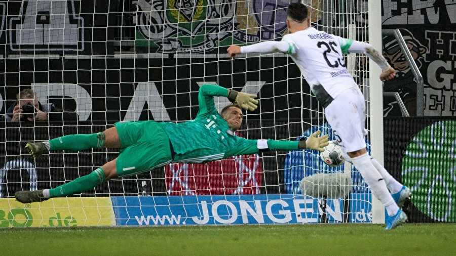 Borussia Mönchengladbach 31 puanla liderliğini sürdürdü.