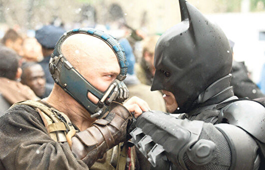 Batman gibi standart bir çizgi roman karakterini, sinema tarihinin en etkili karakterlerinden birisi haline getiren yönetmen Christopher Nolan, üç filmin üçünde de inanılmaz işler başardı.