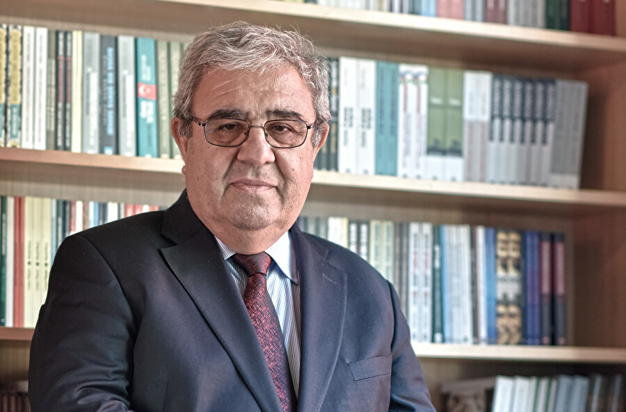 Karisine Kitap Sualler Suphi Saatci