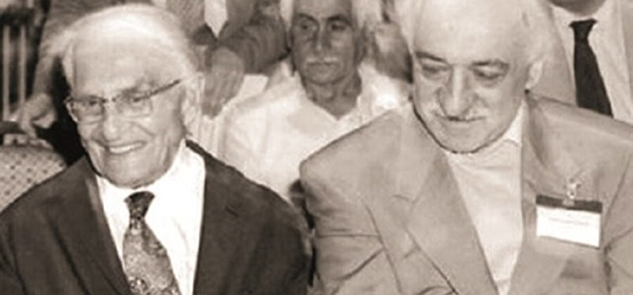 Kasım Gülek, FETÖ elebaşısı Fethullah Gülen ile görülüyor.