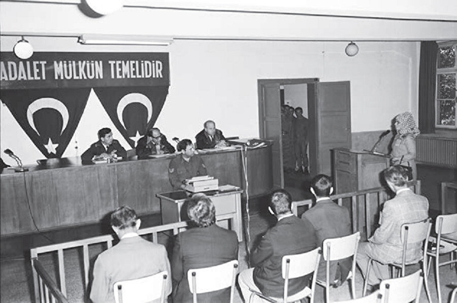 Cesur kalemi, güçlü hitabeti kitleleri dalga dalga hareketlendirmiş uyanışa, dirilişe vesile olmuştur.