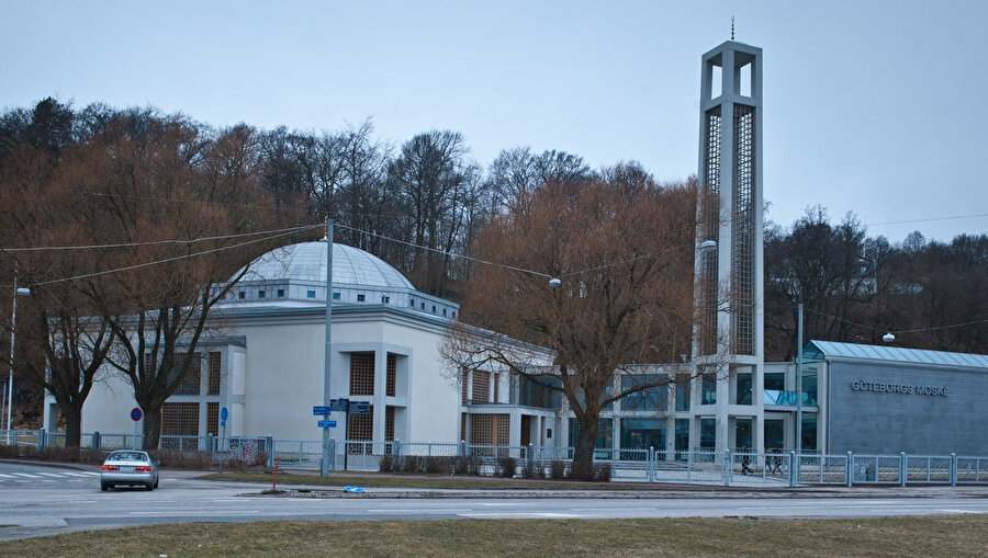 2011 yılında 2000 metrekare alana inşa edilen Gotenburg Camii kentin önemli kültür ve dayanışma kurumlarından biri olarak da faaliyet gösteriyor.
