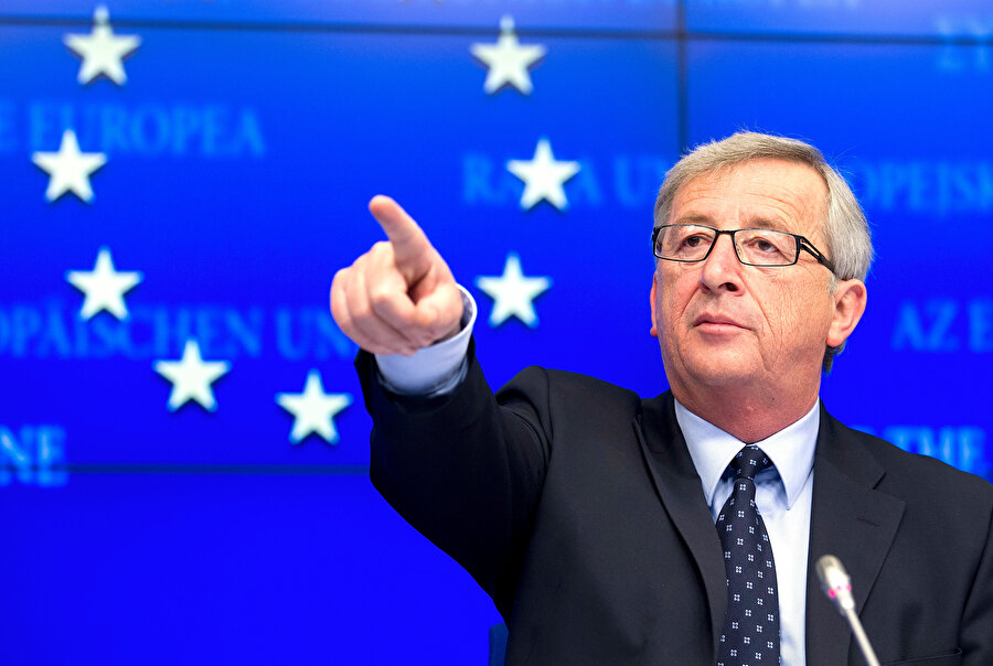 Kuzey Makedonya ve Arnavutluk'un tam üyelik müzakerelerine karşı çıkan Fransa Cumhurbaşkanı Makron'u eleştiren AB Komisyon Başkanı Junker kararı "büyük hata" olarak değerlendirdi...