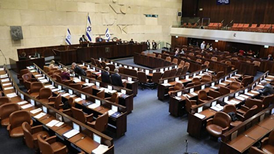 İsrail parlamentosunda sabaha karşı alınan kararla seçim tarihi 2 Mart olarak belirlendi.