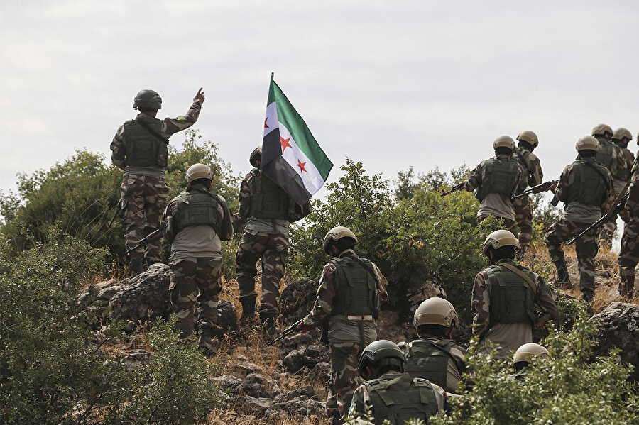 Suriye Millî Ordusu (SMO) adı ile kısmen yeniden düzenlenerek tanınan Türkiye destekli Özgür Suriye Ordusu'na bağlılığı esas alan Suriye'nin kuzeyindeki faaliyet gösteren Suriyeli Arap ve Türkmen muhaliflerden oluşan silahlı ordu.