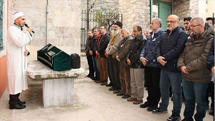 Eğitime bağışlanan kadavra 8 yıl sonra törenle toprağa verildi.