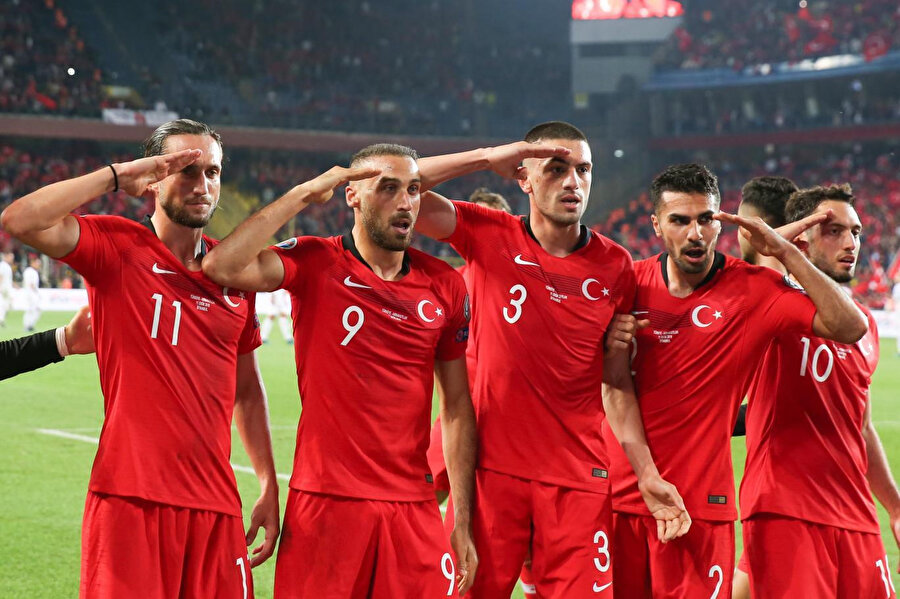 UEFA Asker selamına ceza vermedi