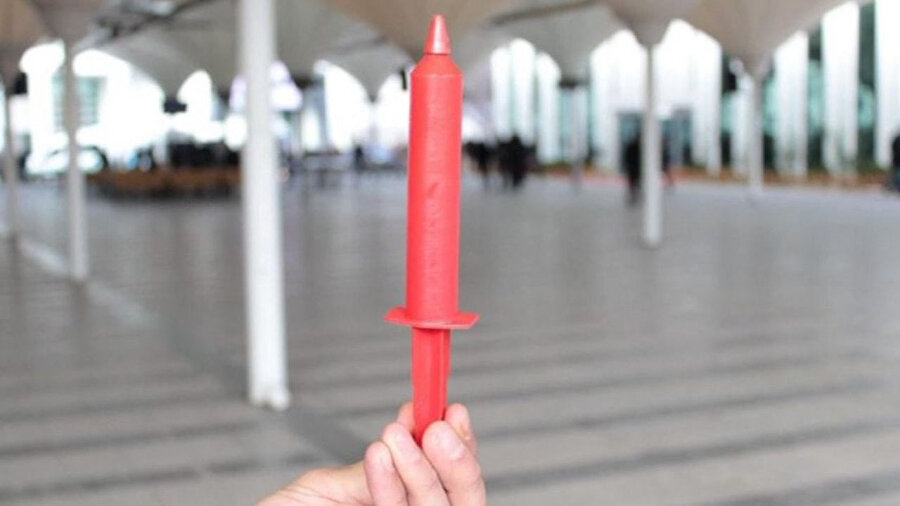 Ankara'nın ardından Diyarbakır'da da bir çocuk şırıngalı çikolata kapağının nefes borusuna kaçması sonucu hayatını kaybetti