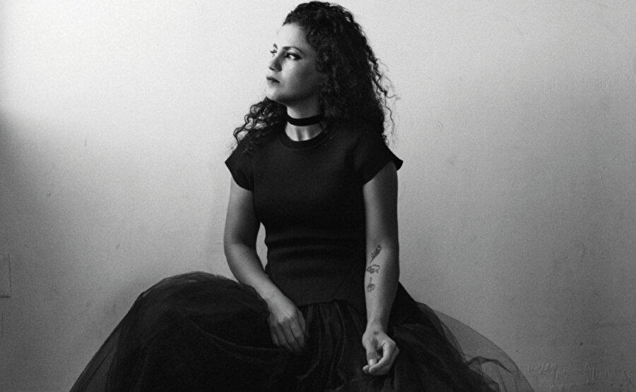Emel Mathlouthi: Müzik, tutsak olanı özgür kılmanın bir yolu