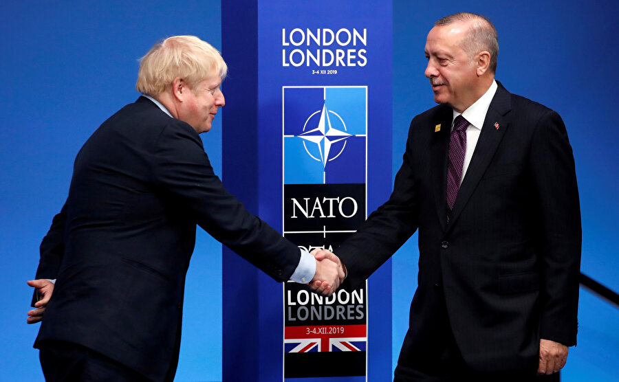 Türkiye Cumhurbaşkanı Recep Tayyip Erdoğan ve İngiltere Başbakanı Boris Johnson Londra'da gerçekleşen NATO Liderler Zirvesi'nde görünüyor.