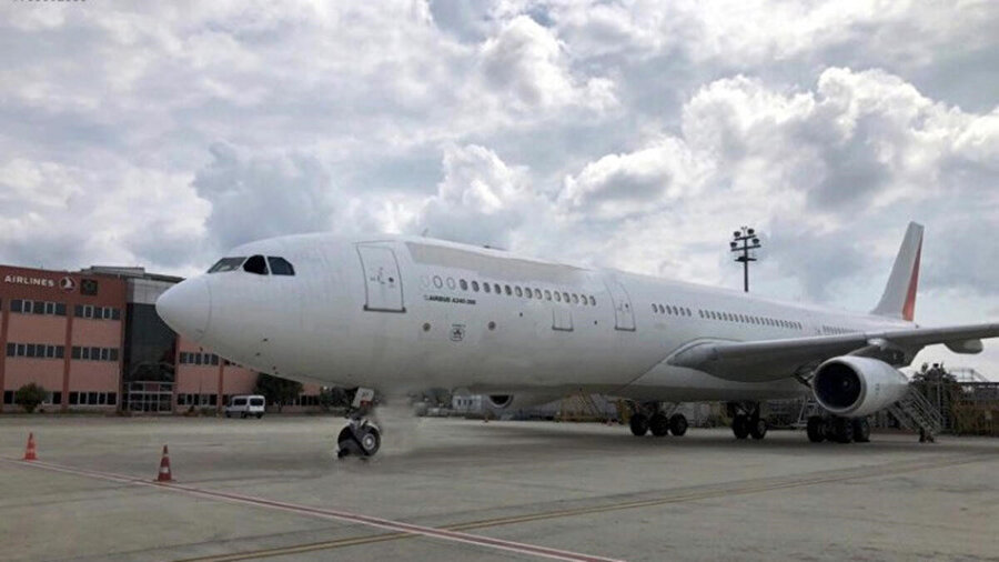 Airbus A340 tipi uçak, internetten satışa çıkarıldı
