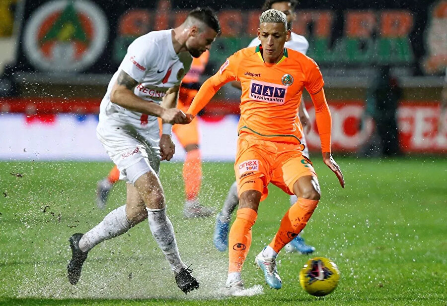 Aytemiz Alanyaspor 15 karşılaşmada 23 puan topladı.