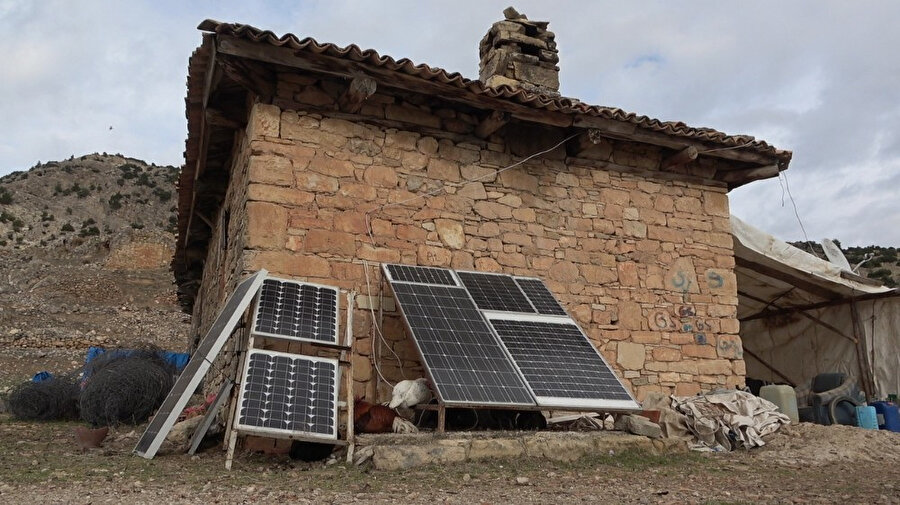 Elektrik ihtiyacını karşıladıkları güneş panelleri