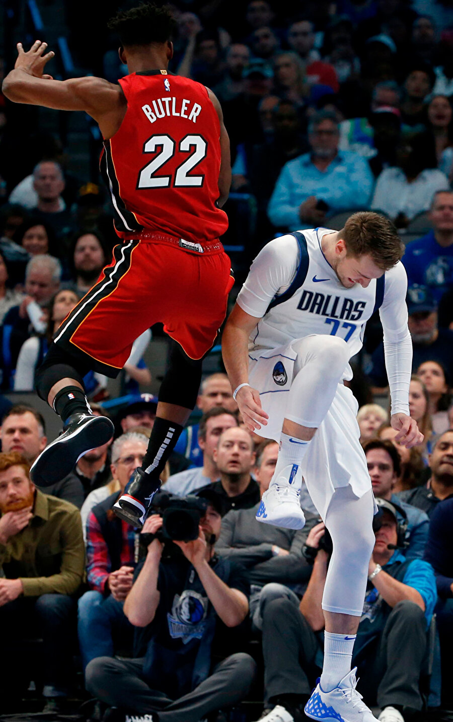 Doncic mücadelede 1 dakika sahada kaldı.