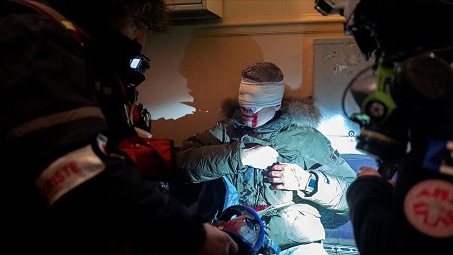 Fransa'daki protestoları takip eden AA foto muhabiri Mustafa Yalçın yaralandı