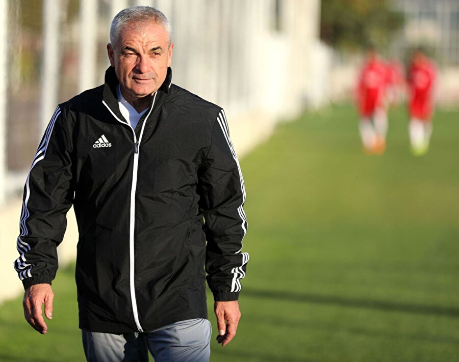 Rıza Çalımbay yönetiminde Sivasspor 33 puanla lider durumda