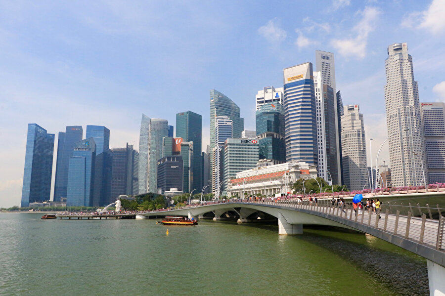 Yoldaki Tuhaflık - Singapur(Fotoğraf: Erhan İdiz)