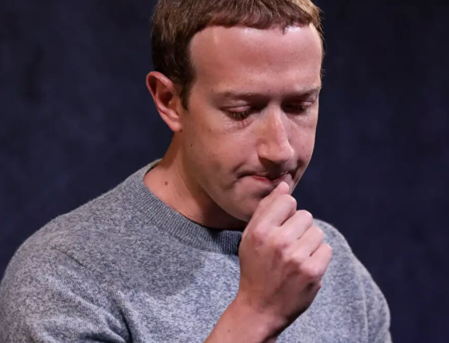 Zuckerberg, bu sene çok fazla özür dilemek zorunda kaldı. 