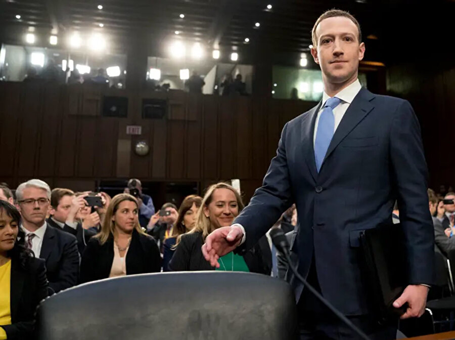 Muhtemelen Mark Zuckerberg'in en dertli olduğu zaman Cambridge Analytica skandalı sonrasındaki sorgu anları.