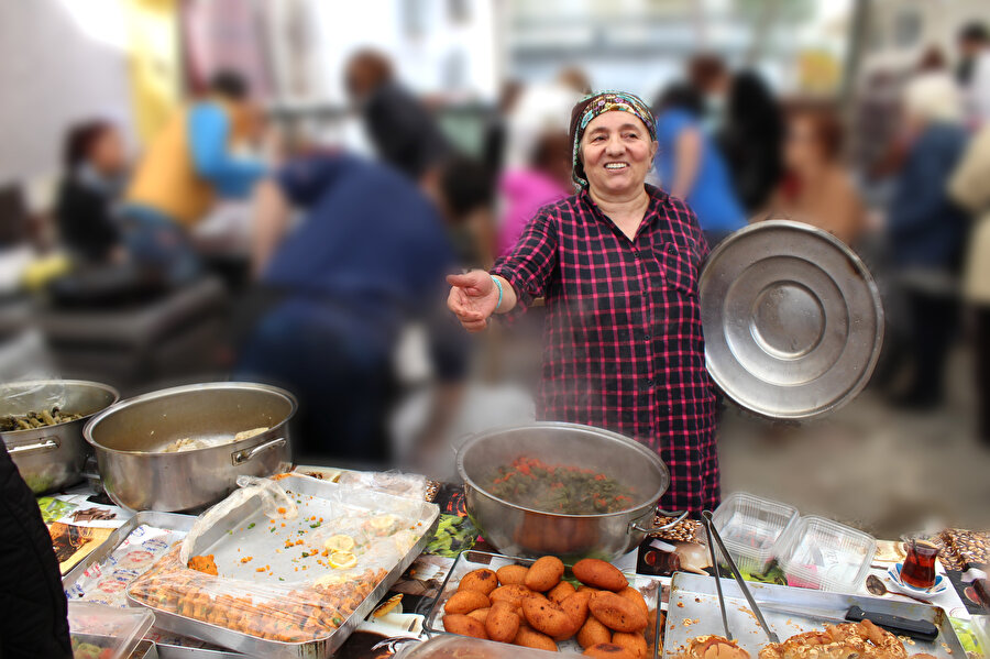 Minik Annelikten Hanım Ağalığa bir pazar portresi