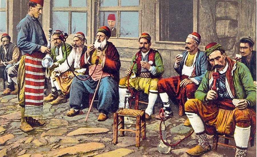 Tütün İstanbul'a 1598 yılı başlarında İngilizler tarafından gelmiştir...