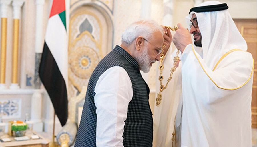 İki ülke arasındaki ziyaretleşmeler laf olsun kabilinden yapılmıyor.