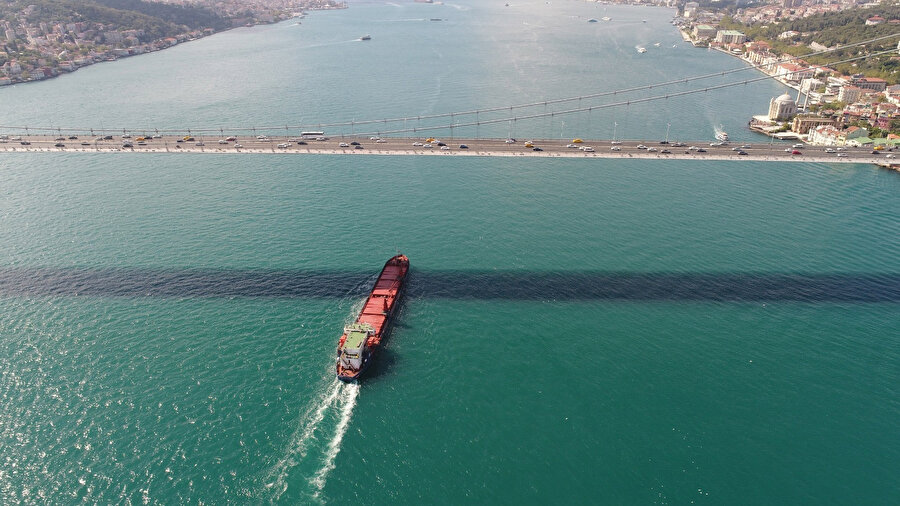 İstanbul Boğazı'ndan geçen gemi- Arşiv