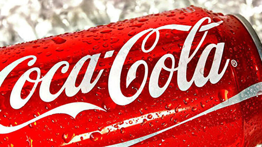 Coca Cola, kalp atışının hızlanmasına, tansiyonun ve şekerin yükselmesine, mide asitinin artmasına ve kandaki hormonların yükselmesine neden olan kafein içerir...