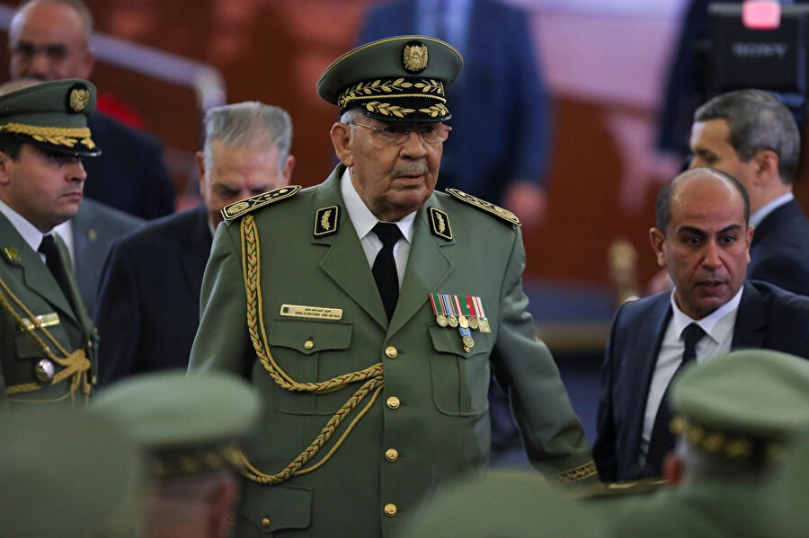 Cezayir Genelkurmay Başkanı Ahmed Kayid Salih, hayatını kaybetti.