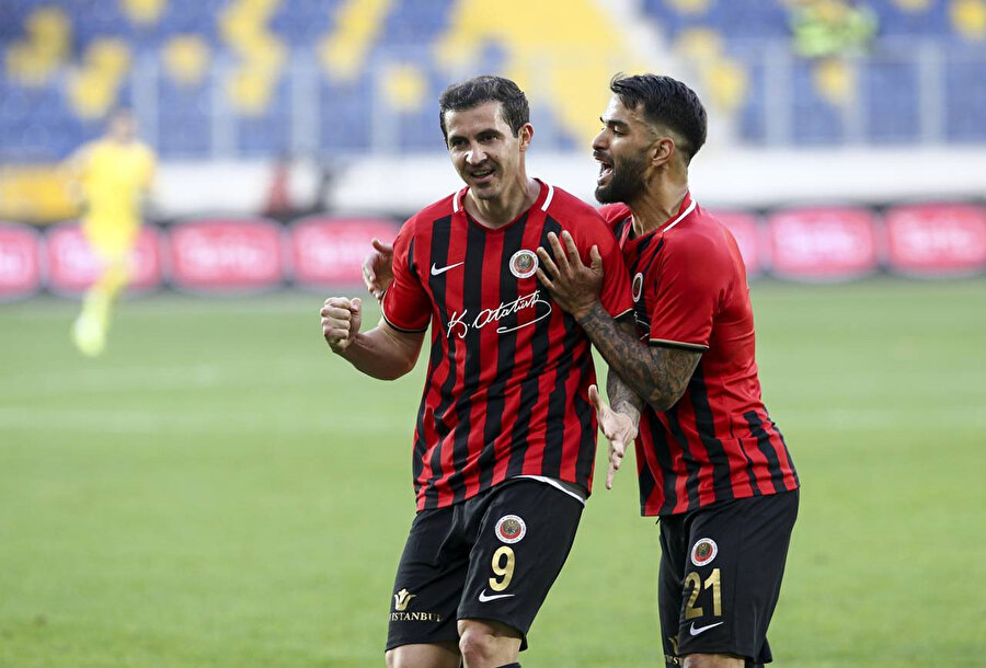 Stancu, Beşiktaş'a karşı cezalı olduğu için forma giyemeyecek.
