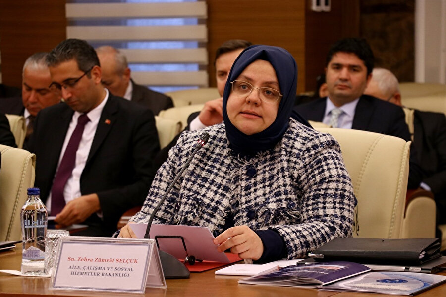 Bakan Zehra Zümrüt Selçuk
