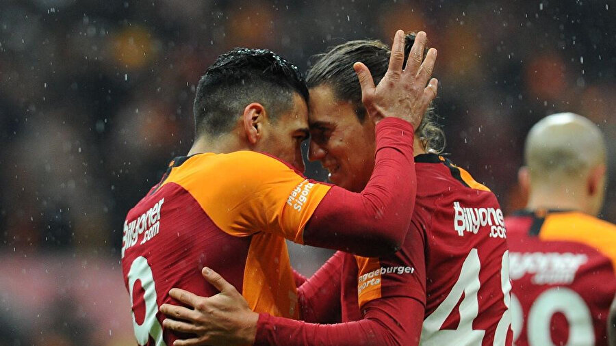 Galatasaray 17 haftada 27 puan topladı.