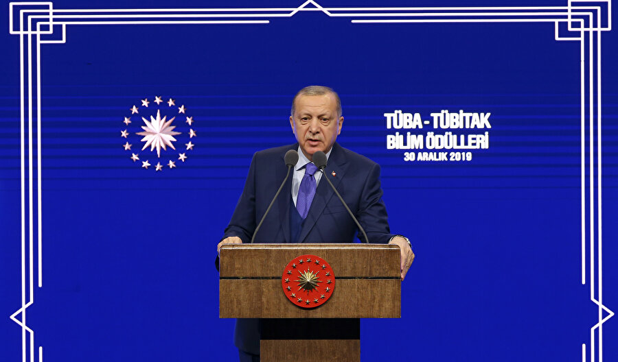 Cumhurbaşkanı Recep Tayyip Erdoğan, TÜBA – TÜBİTAK Bilim Ödülleri programında konuşurken