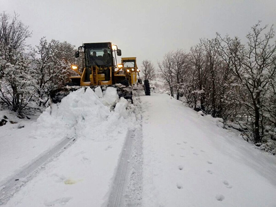 Adıyaman'da ulaşım sağlanamayan köyler için yol açma çalışmaları devam ediyor.