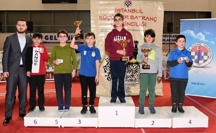 11 yaş erkeklerde ödüller sahibini buldu.