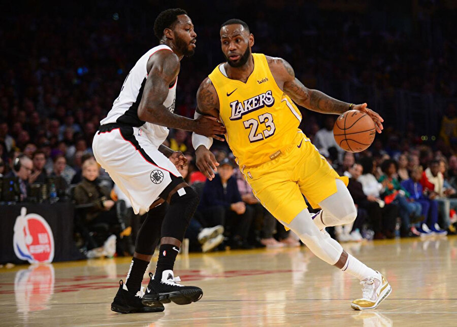 Los Angeles Lakers 33 karşılaşmada 26 galibiyet elde etti.