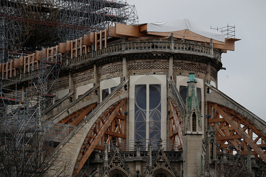 Notre Dame Katedrali'ndeki yangın büyük hasara neden oldu.