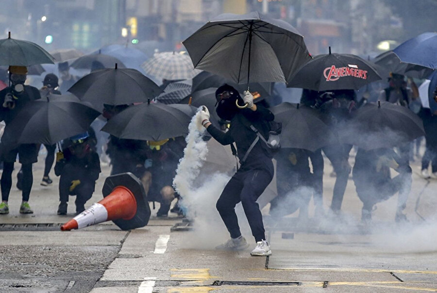 Hong Kong'da yeni yılın ilk günü protestolarla başladı.