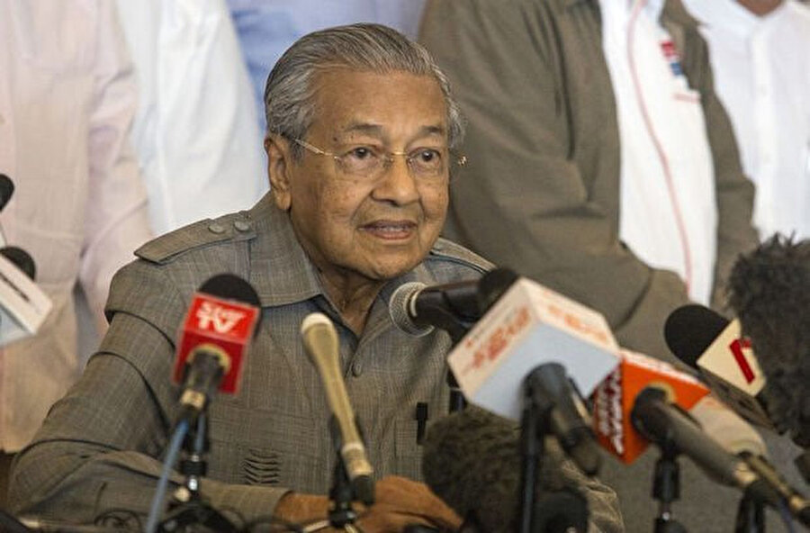 En sert tepki Malezya Başbakanı Mahathir Muhammed'den geldi...