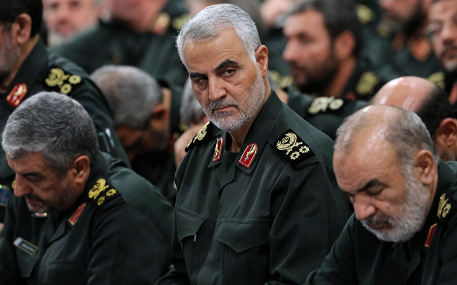 Süleymani, 1998'den bu yana İran'ın ülke dışındaki askeri-istihbari operasyonlarından sorumlu Kudüs Gücü'nün komutanlığını yürütüyordu.