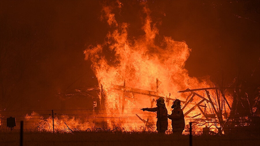 Avusturalya'da yangınlarda gittikçe büyüyen alevler