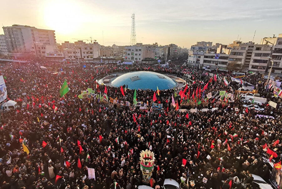 Kudüs Gücü Komutanı Kasım Süleymani'nin cenaze töreni.