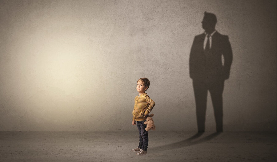 Bir donörden ilik nakli yapılan kimse suç işledi diyelim. Suçu o işledi ama suç mahallindeki DNA donöre ait. Yandı gülüm keten helva!...Hele organize suç şebekelerinin konuya ilgi gösterdiğini düşünün... Daha basit yöntemlerle DNA aktarım yöntemlerinin keşfedildiğini... İşte o zaman... Adaletin ruhuna el Fatiha!...