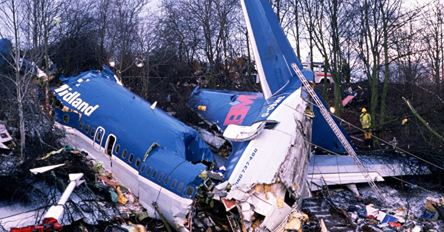 8 Ocak 1989'da British Midland Havayolları'nın düşen uçağının enkazı