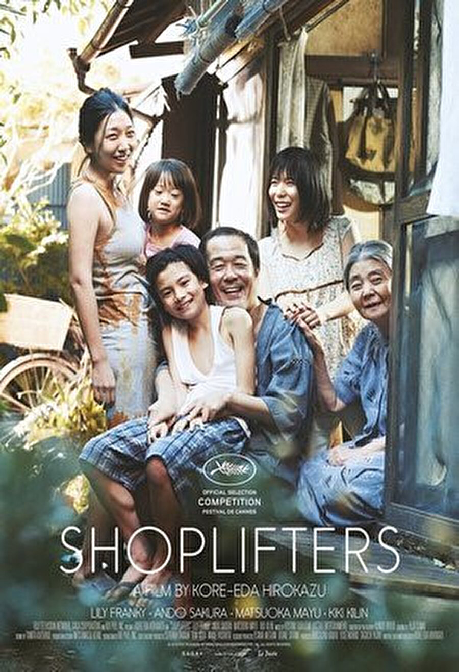 Hem Ozu hem de Koreeda sinematografi anlamında son derece yalın bir anlatımı kullanarak aile merkezli hikâyeler anlatıyorlar